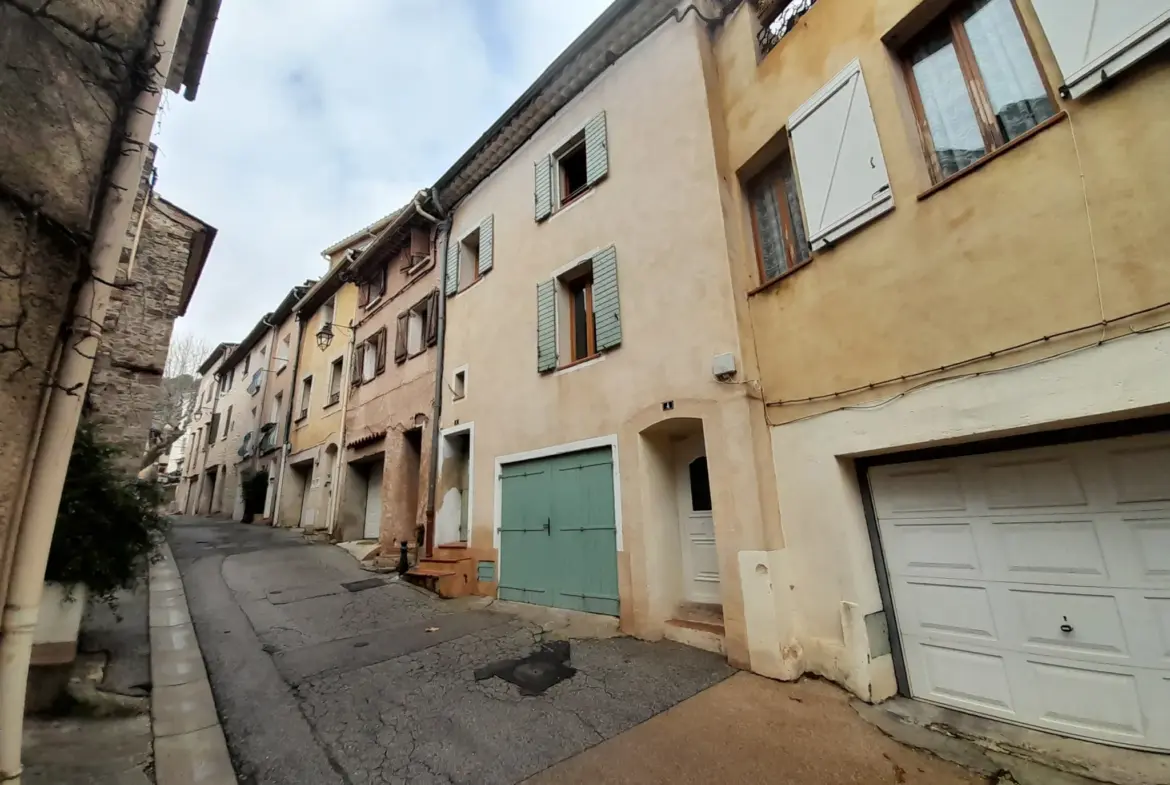 Maison de ville rénovée avec garage à Cuers 