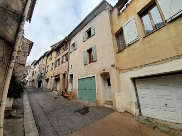 Maison de ville rénovée avec garage à Cuers