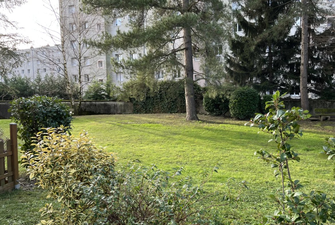 Agréable T1 avec terrasse et sa place de parking privative à Grenoble 