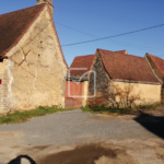 Maison et dépendances en pierres à rénover à Castels