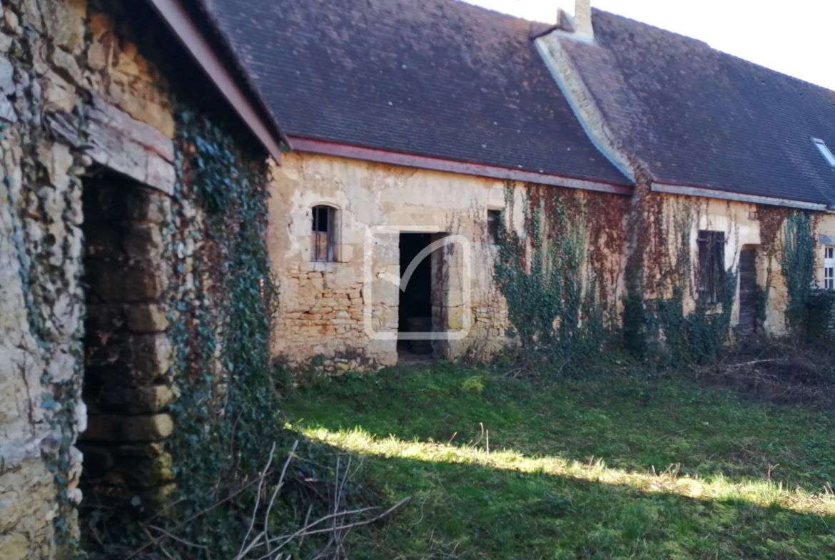 Maison et dépendances en pierres à rénover à Castels 