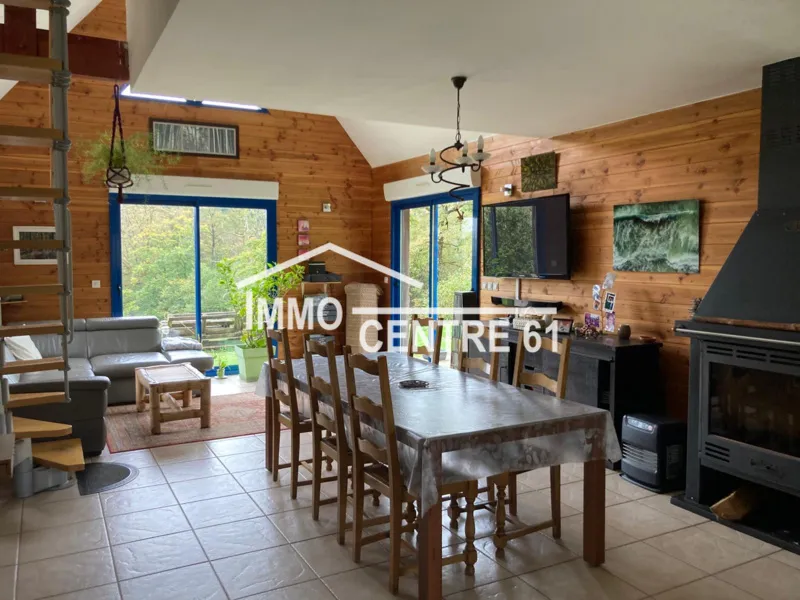 Maison en bois au calme en bordure de forêt sur 1,2 hectare 