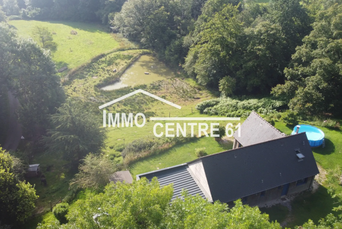 Maison en bois au calme en bordure de forêt sur 1,2 hectare 