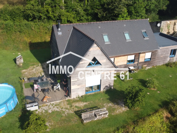 Maison en bois au calme en bordure de forêt sur 1,2 hectare