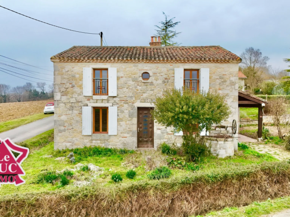 Maison en pierre avec garage et terrain de 580 m² à Cours