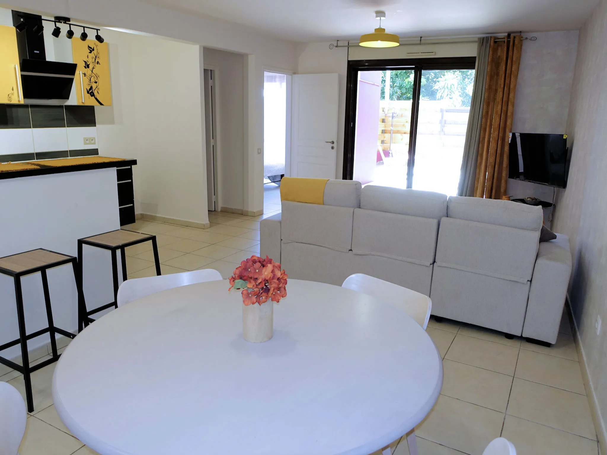 Spacieux appartement T2 de 61m² avec terrasse à St Denis 