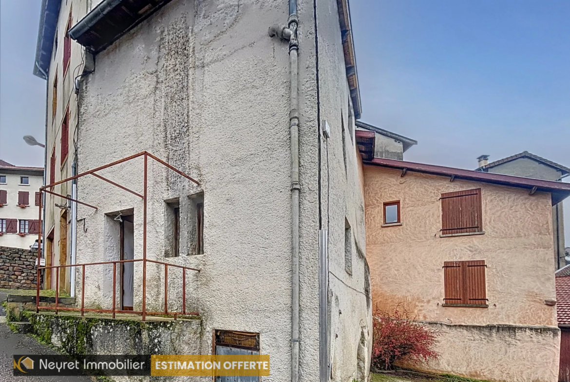 Maison à rénover de 75 m² à Valsonne - 56 000 EUR 