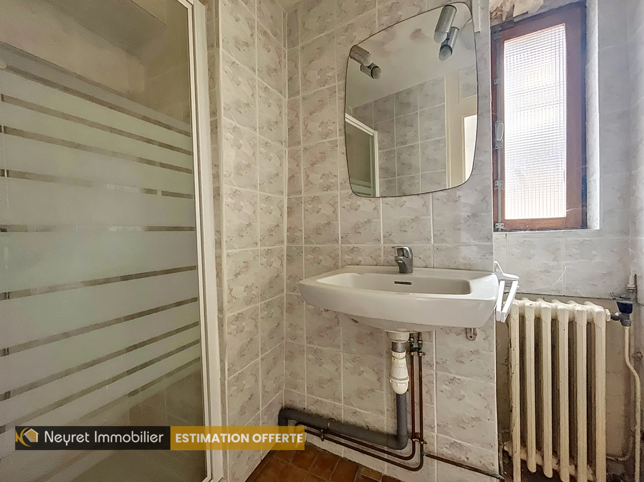 Maison à rénover de 75 m² à Valsonne - 56 000 EUR 