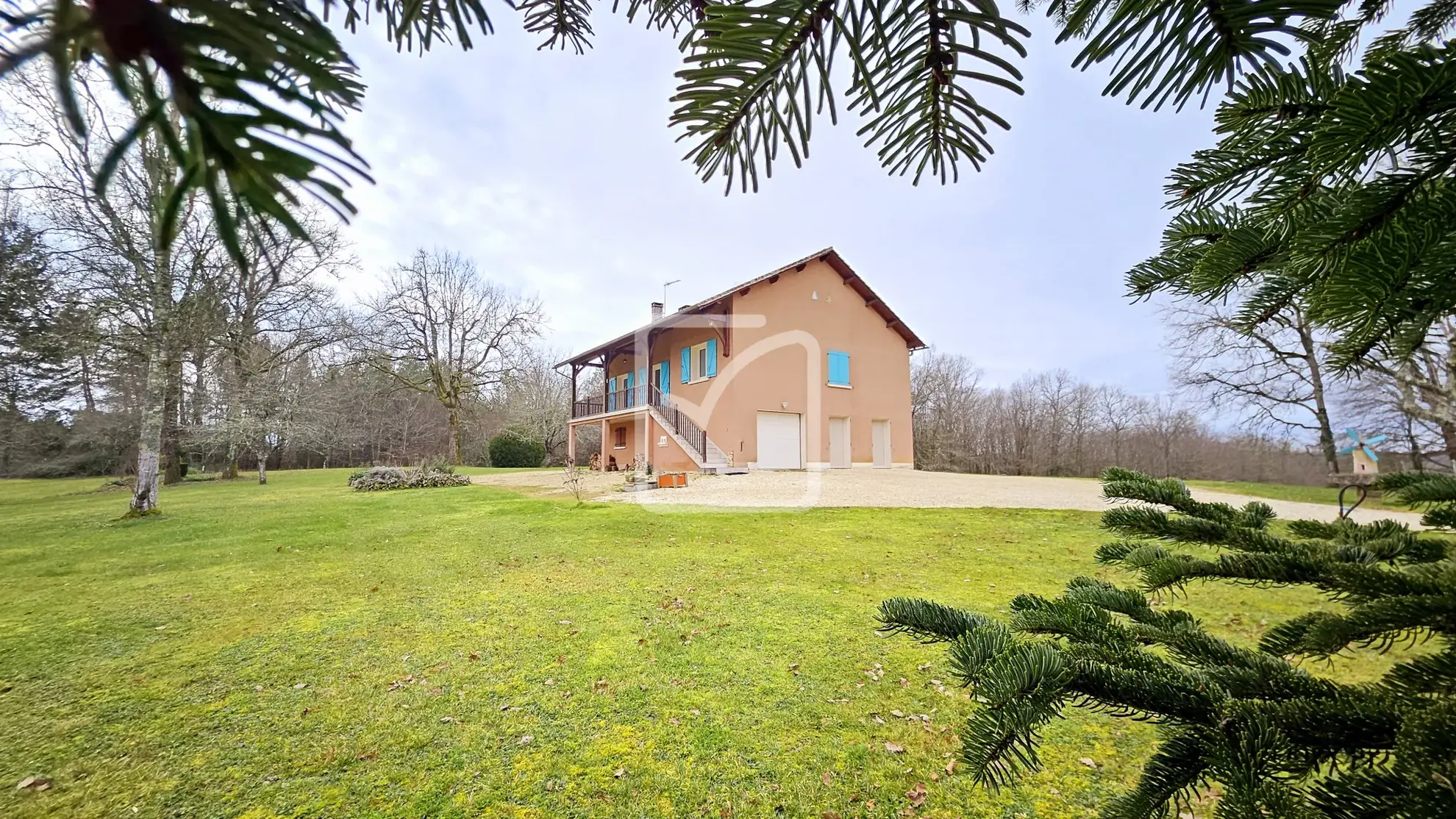 Maison calme à vendre à Savignac les Eglises 