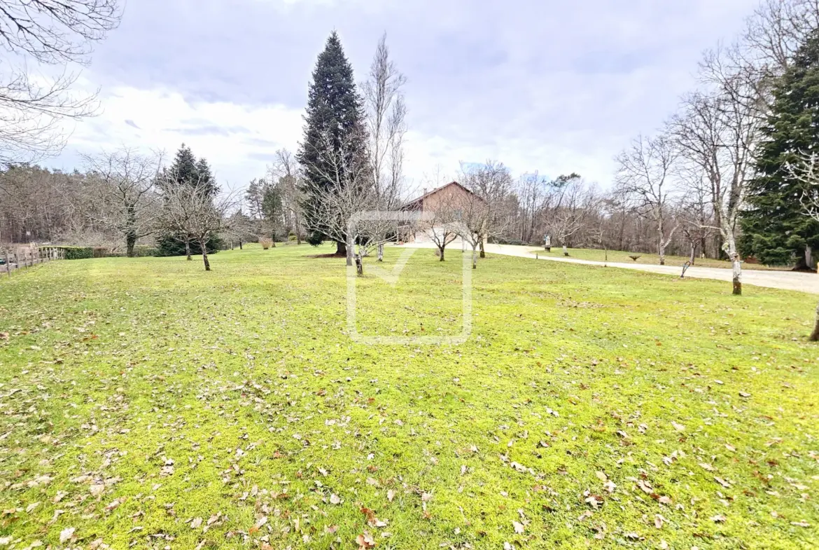 Maison calme à vendre à Savignac les Eglises 