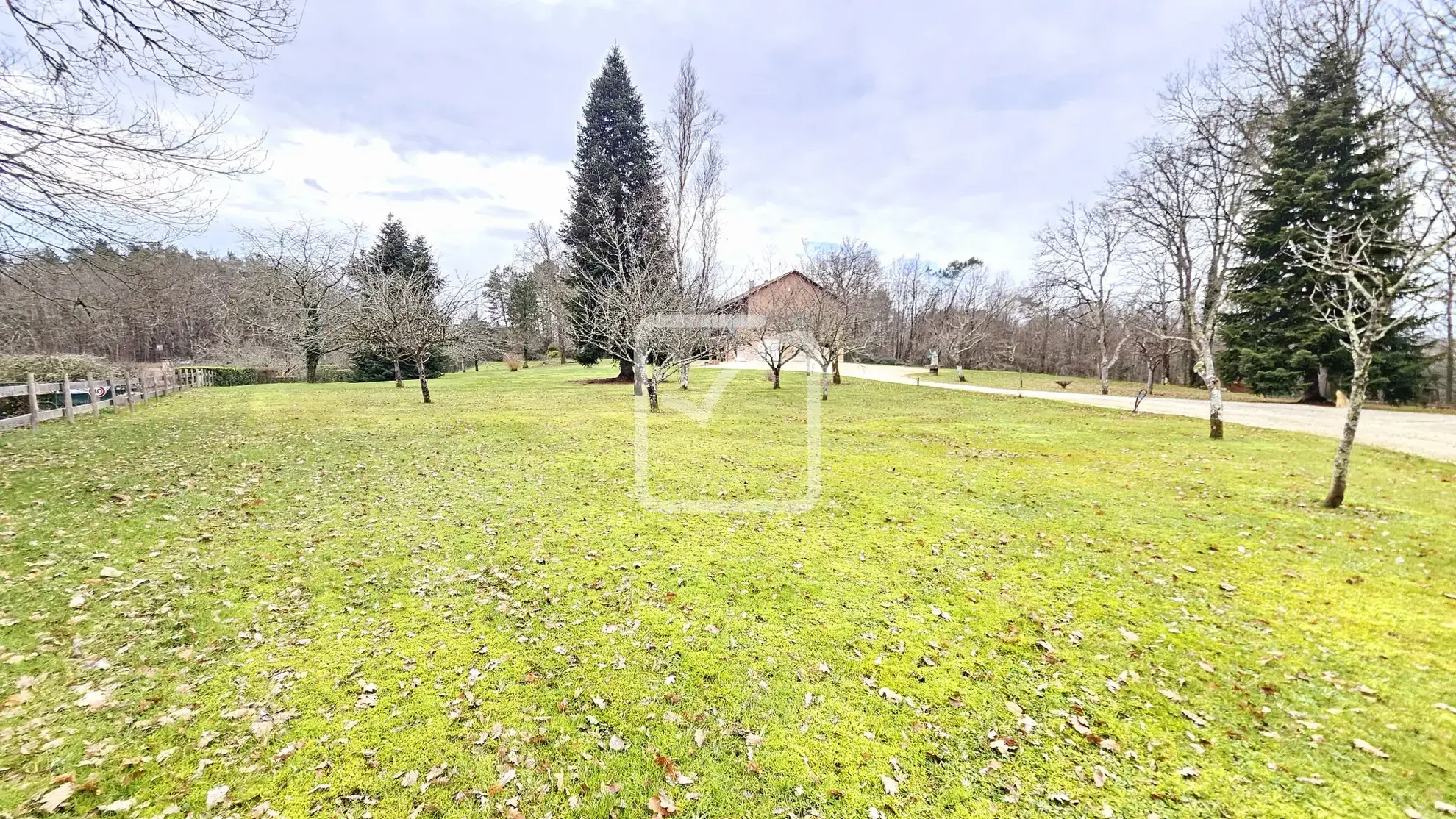 Maison calme à vendre à Savignac les Eglises 