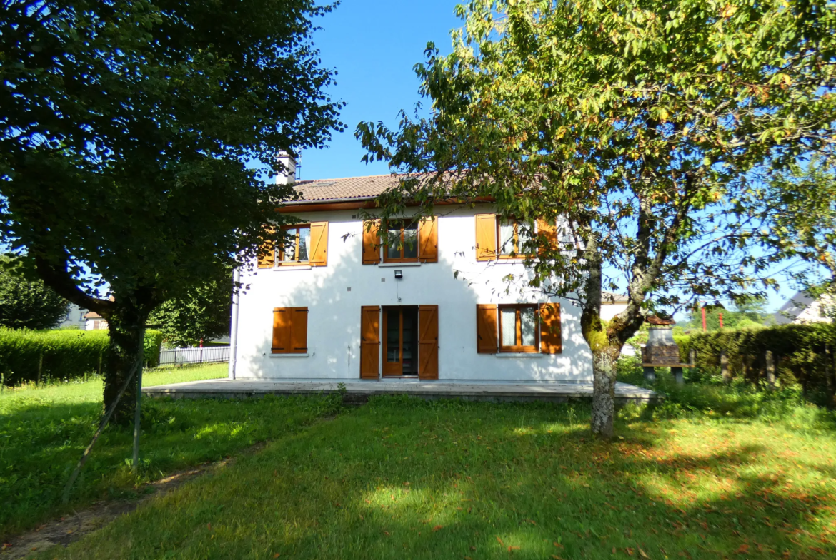 Belle maison à Arpajon sur Cère avec 6 chambres et jardin 