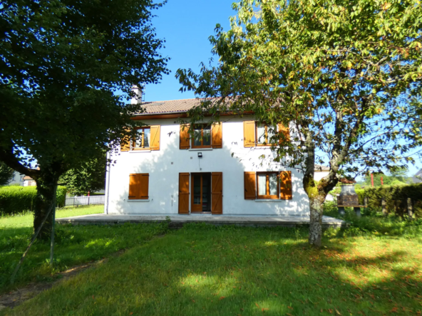 Belle maison à Arpajon sur Cère avec 6 chambres et jardin