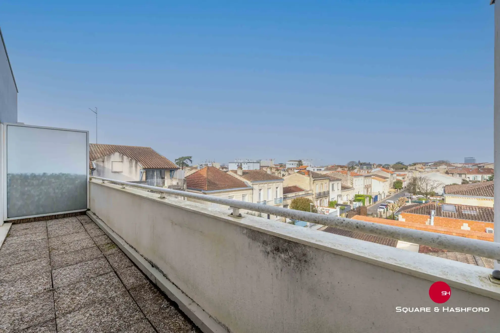 Vaste appartement T1 avec balcon et vue dégagée à Talence 