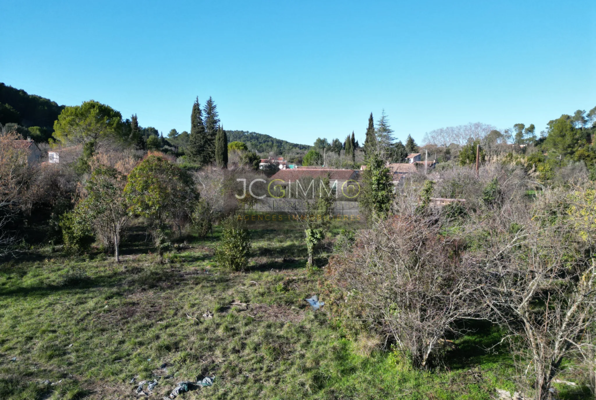 Terrain constructible de 954 m² à CARNOULES 