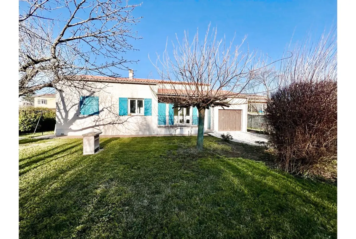 Villa traditionnelle à vendre à Tourves avec garages et projet de construction 