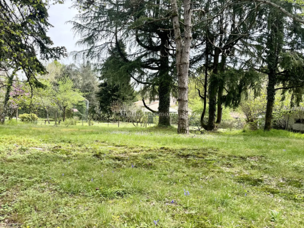 Terrain à bâtir à Saint Denis de Pile - 957 m²