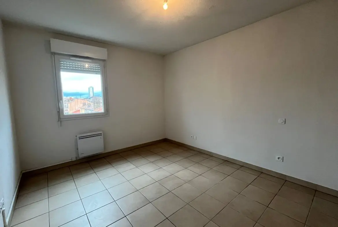 Appartement lumineux 3 pièces à vendre à Toulon avec garage 