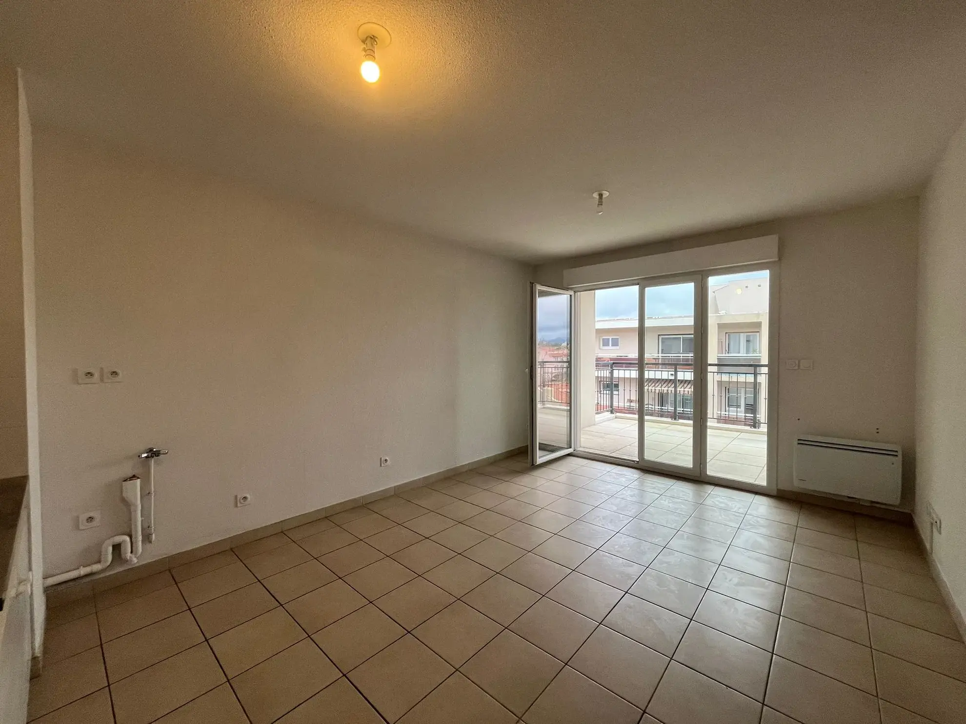 Appartement lumineux 3 pièces à vendre à Toulon avec garage 