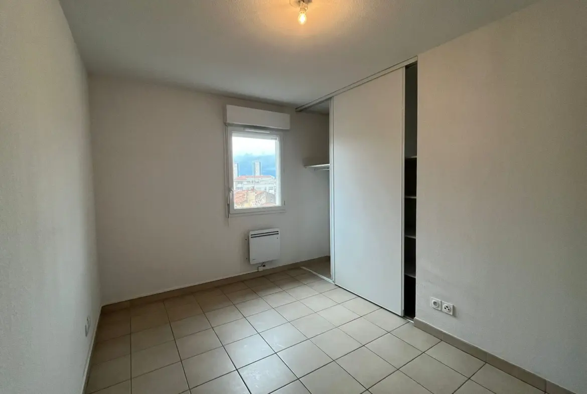 Appartement lumineux 3 pièces à vendre à Toulon avec garage 