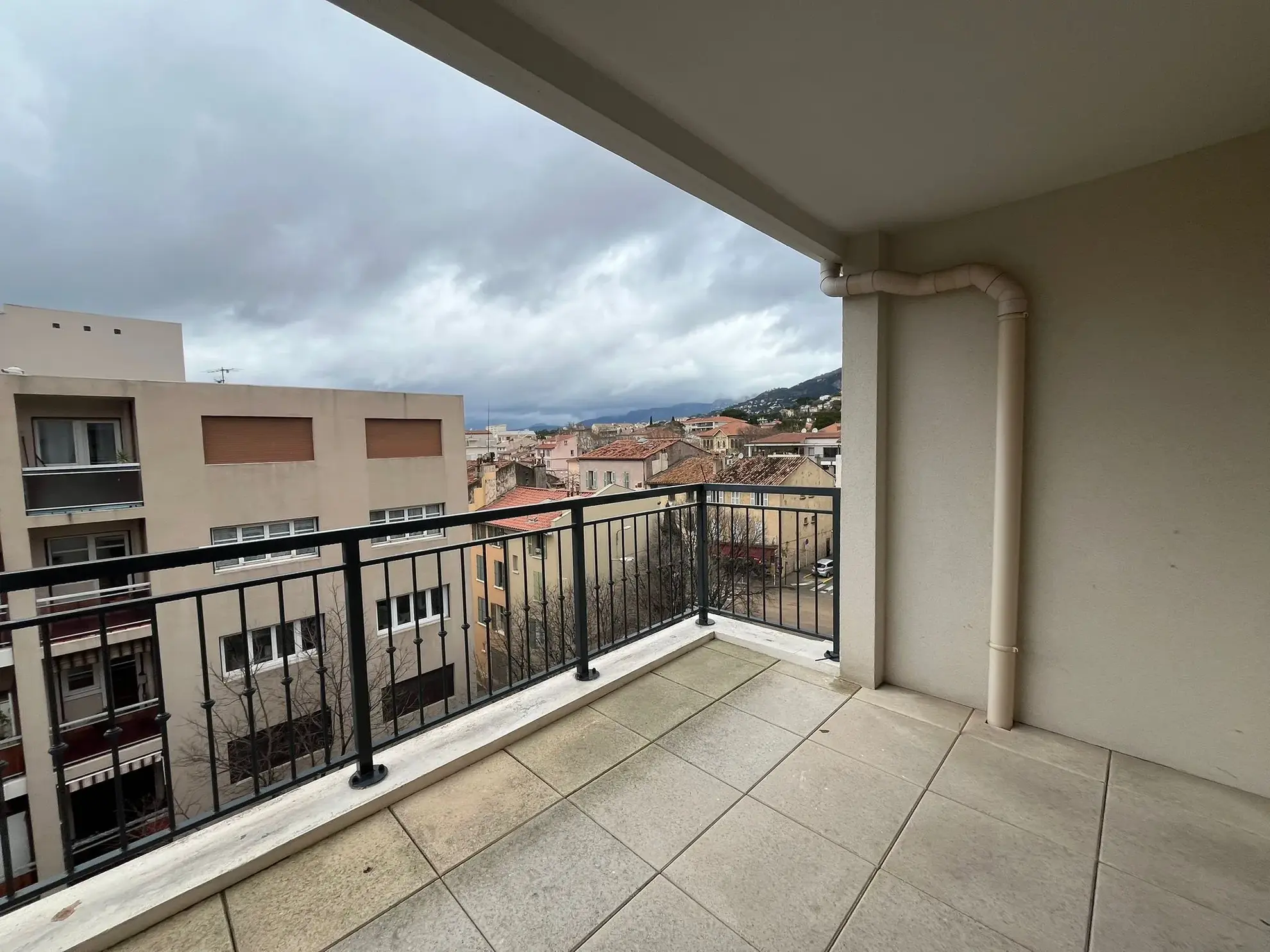 Appartement lumineux 3 pièces à vendre à Toulon avec garage 