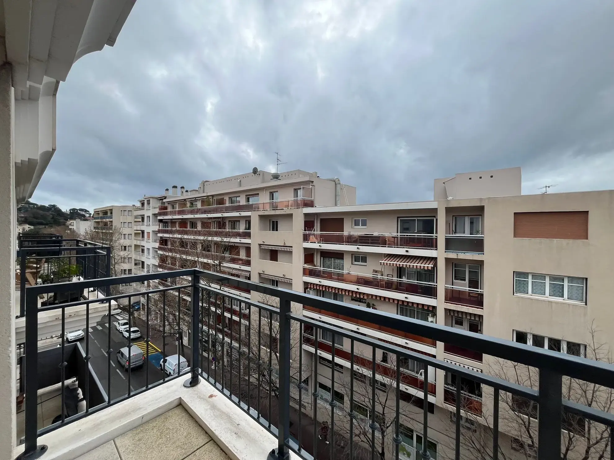 Appartement lumineux 3 pièces à vendre à Toulon avec garage 