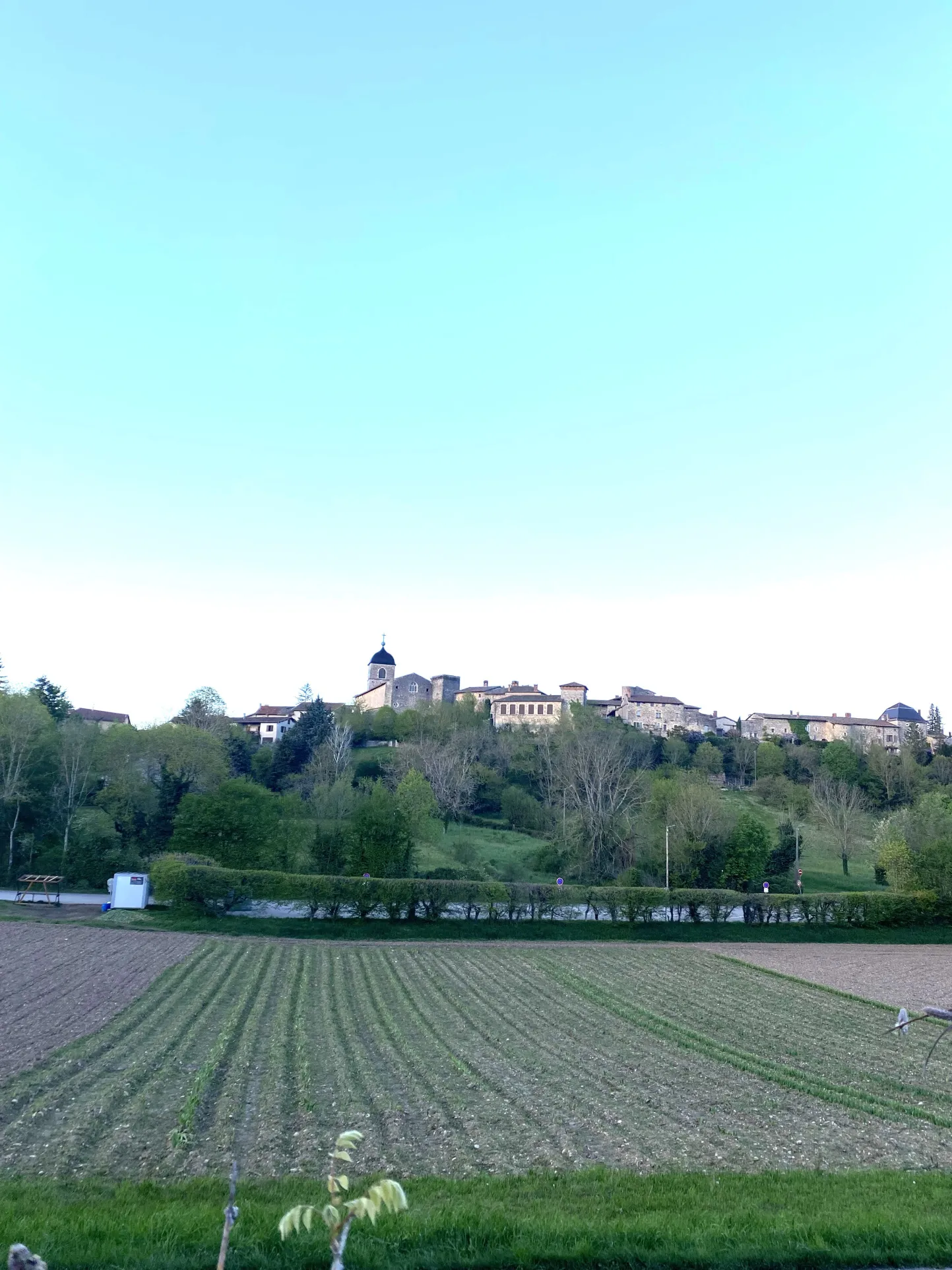 Terrain à bâtir de 1018 m² à Pérouges avec vue magnifique 