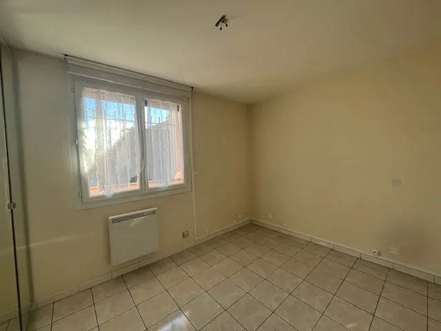 À vendre : T2 bis rénové avec terrasse à Nîmes 