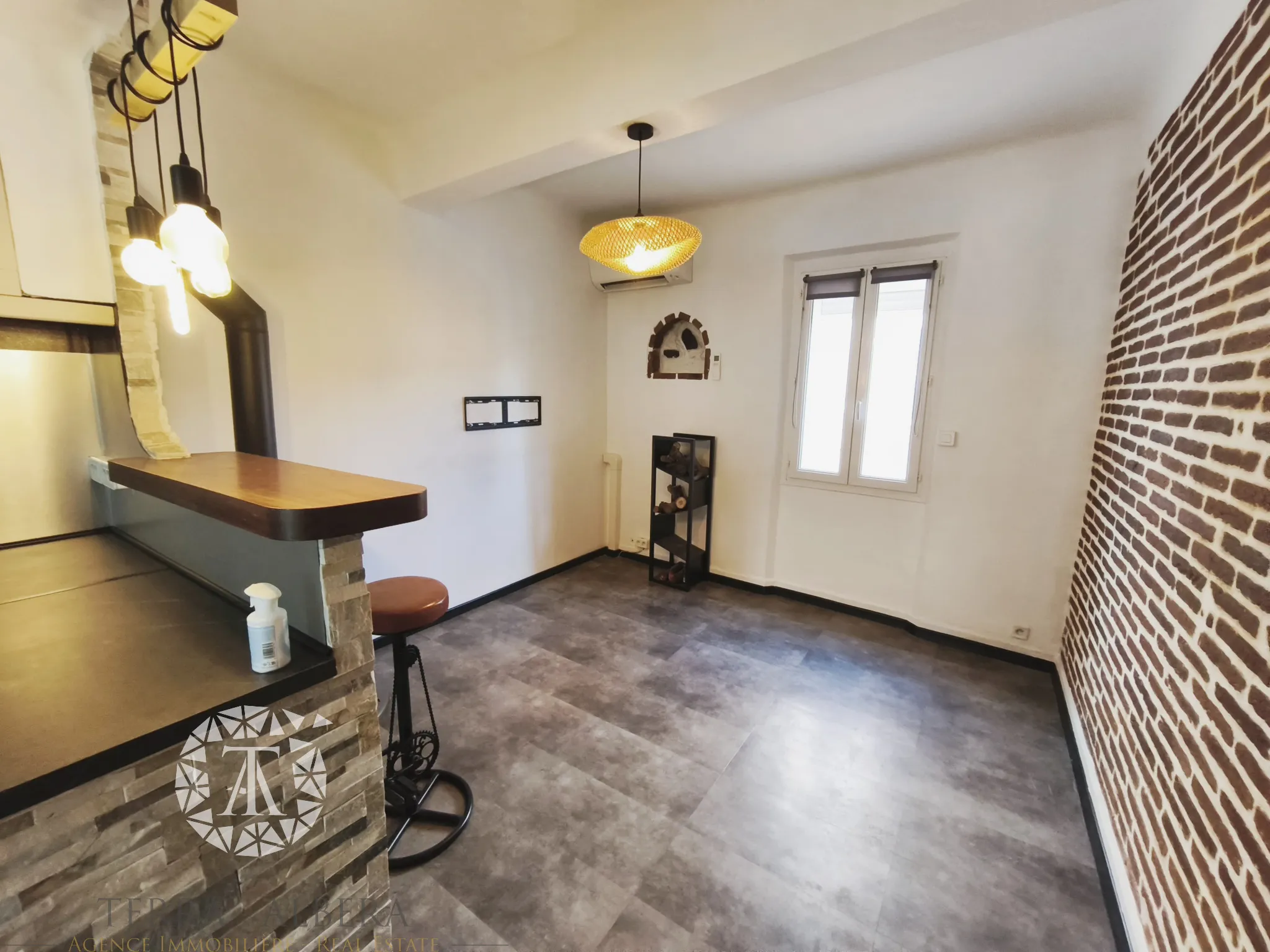 Maison de village rénovée à vendre - T3 de 53 m² à Bages 