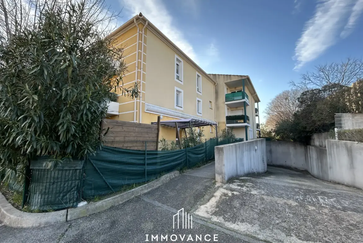 Nîmes - Appartement deux pièces de 42 m² avec balcon et garage 