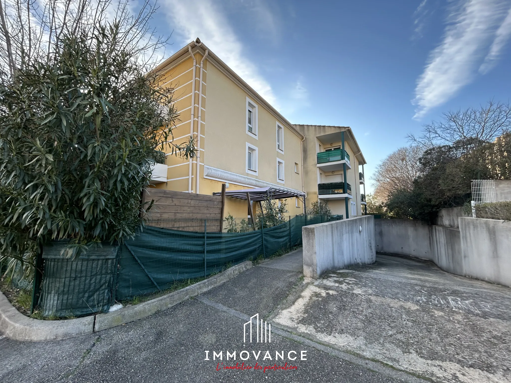 Nîmes - Appartement deux pièces de 42 m² avec balcon et garage 