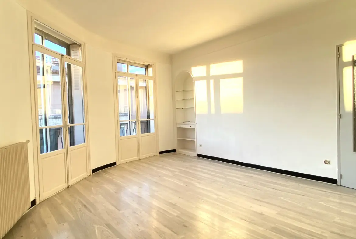 Appartement lumineux T3 à vendre au jardin des remparts à Perpignan 