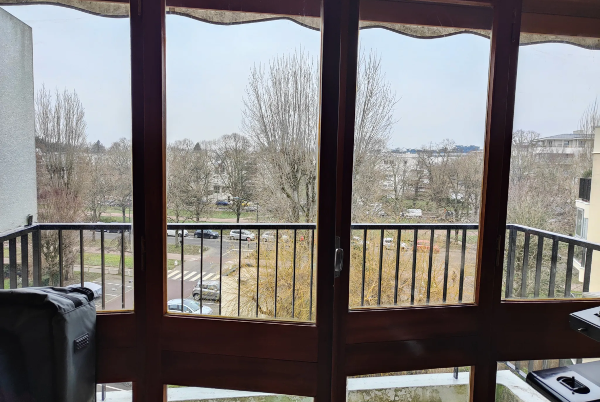 Studio à vendre au Chesnay (78) avec vue dégagée sur la verdure 