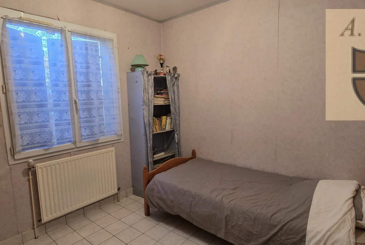 Pavillon à vendre au centre d'Oucques - 5 chambres avec jardin 