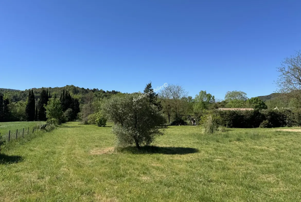 Maison avec grand jardin, garage et piscine à Limoux 