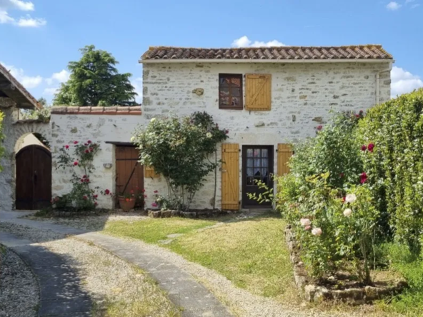 Charmante maison à Saint Juire Champgillon avec piscine