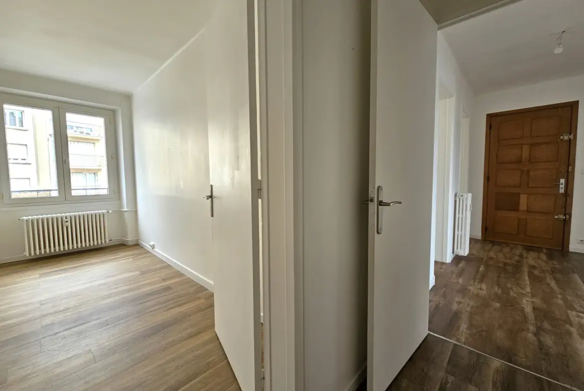 Appartement T4 lumineux de 116 m2 à Rodez avec terrasse 