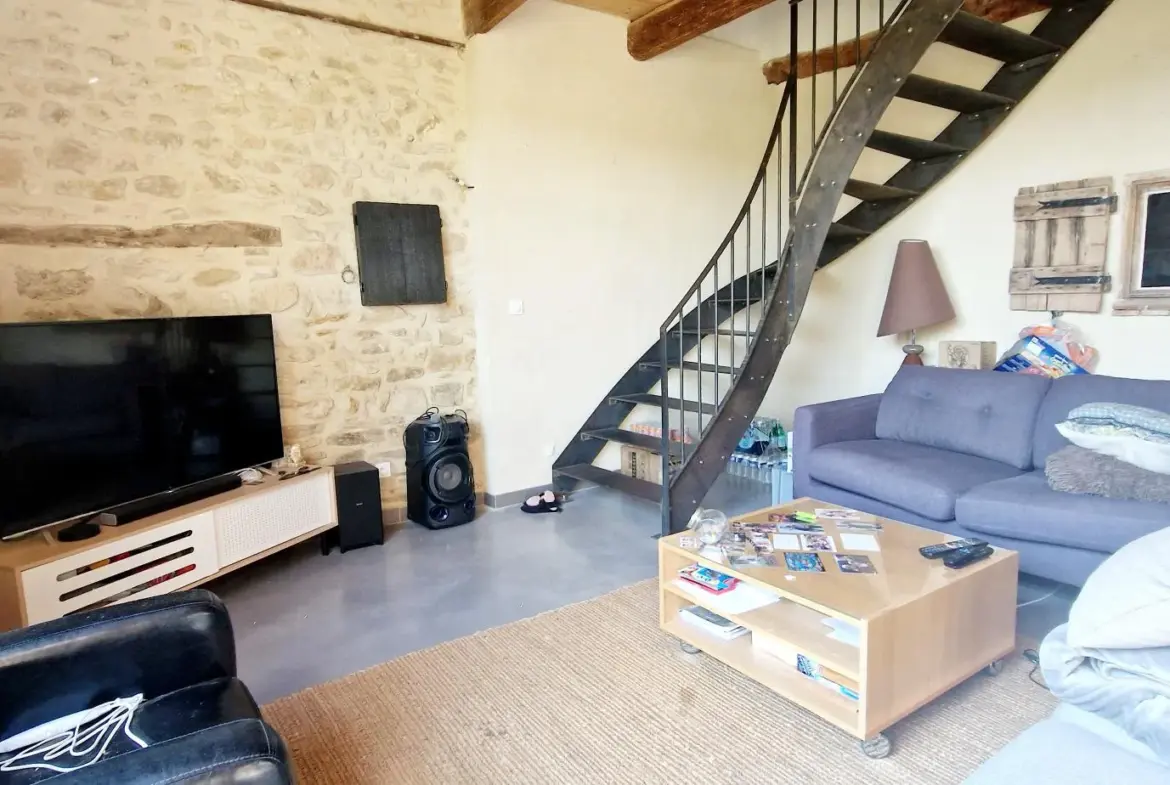 Maison en pierres rénovée à Bollène - 106 m² habitables 