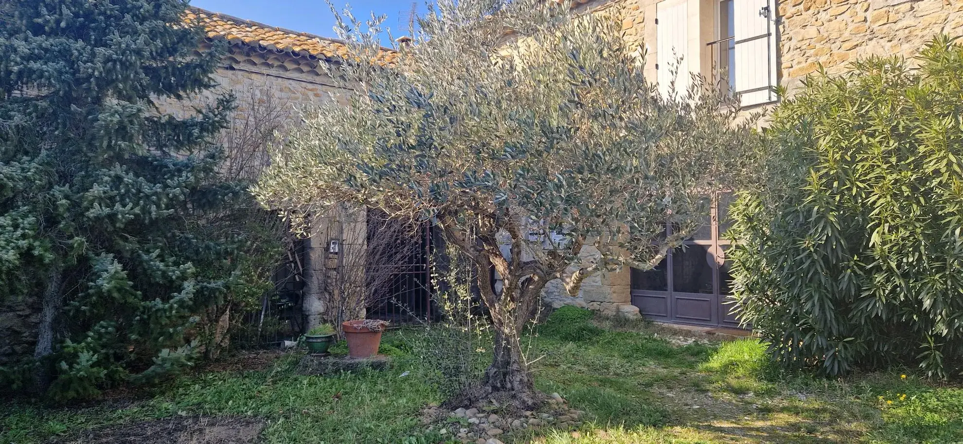 Maison en pierres rénovée à Bollène - 106 m² habitables 