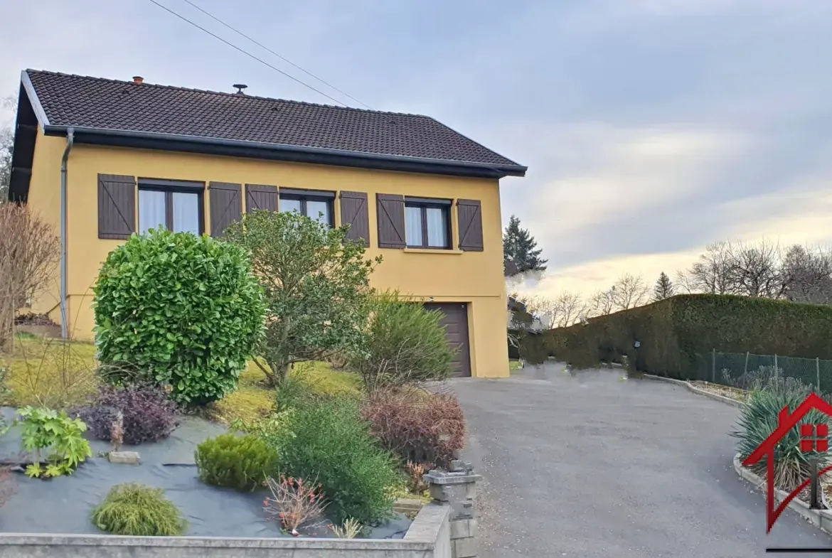 Maison individuelle avec 4 chambres et piscine à Novillars 