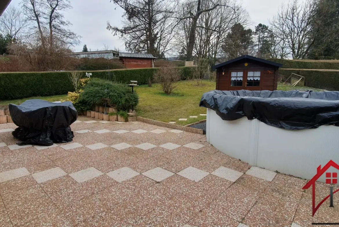 Maison individuelle avec 4 chambres et piscine à Novillars 