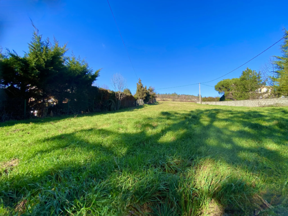 Terrain constructible de 1346 m² à Saint-Marcel-lès-Annonay avec vue dégagée