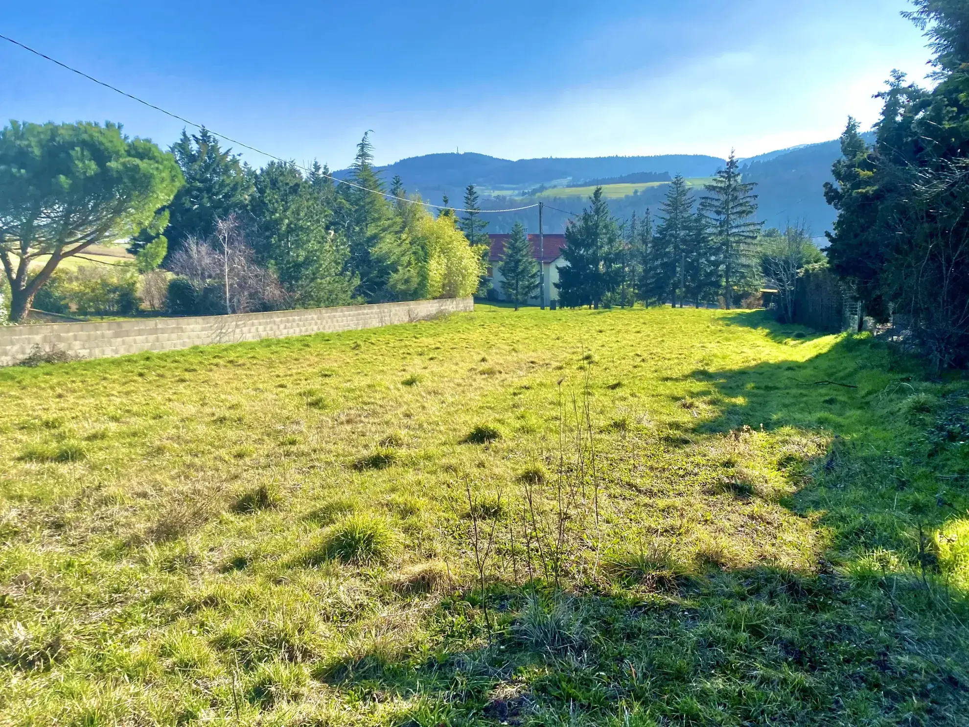 Terrain constructible de 1346 m² à Saint-Marcel-lès-Annonay avec vue dégagée 