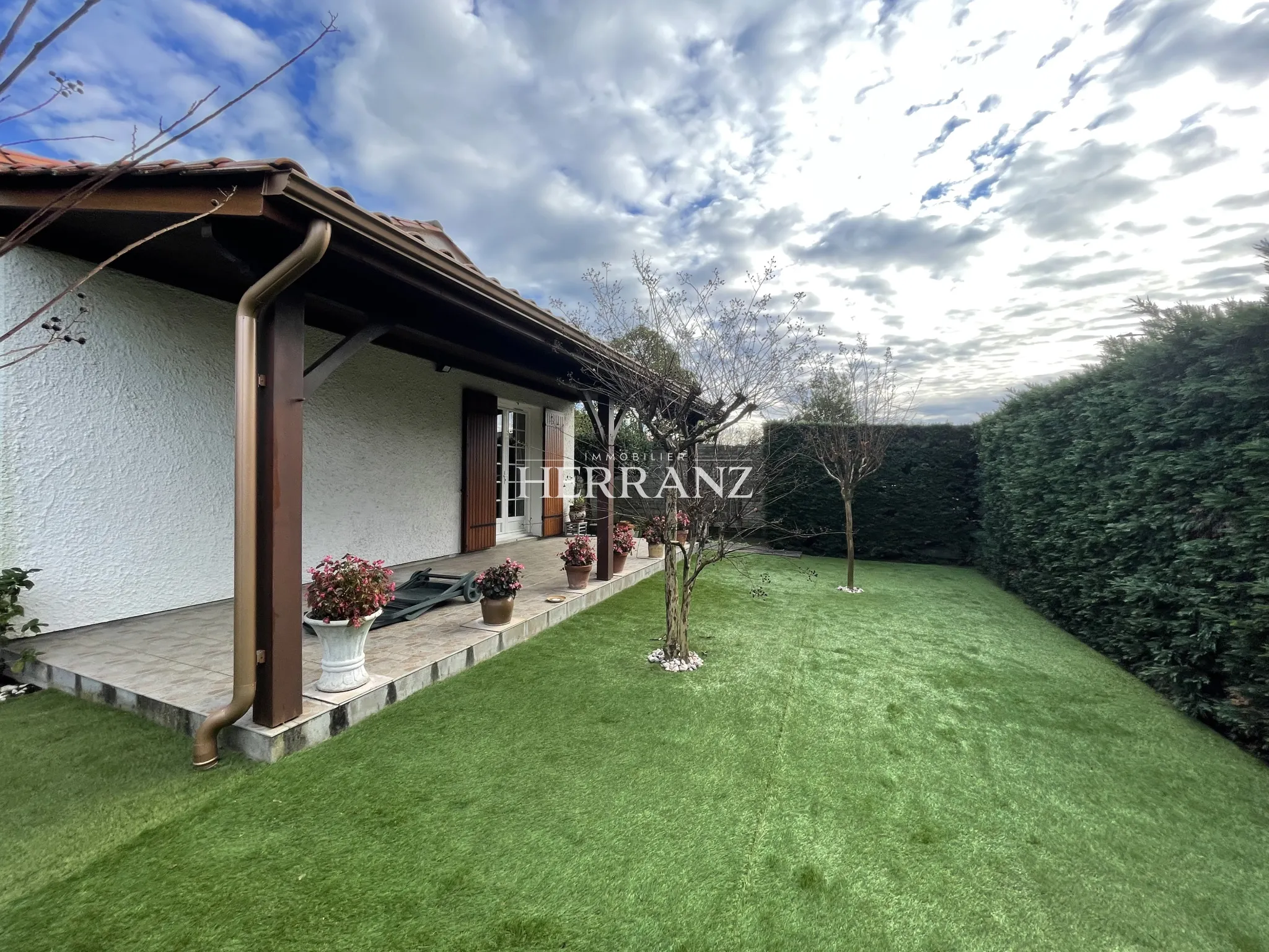 Maison de plain-pied à Libourne avec garage et jardin 