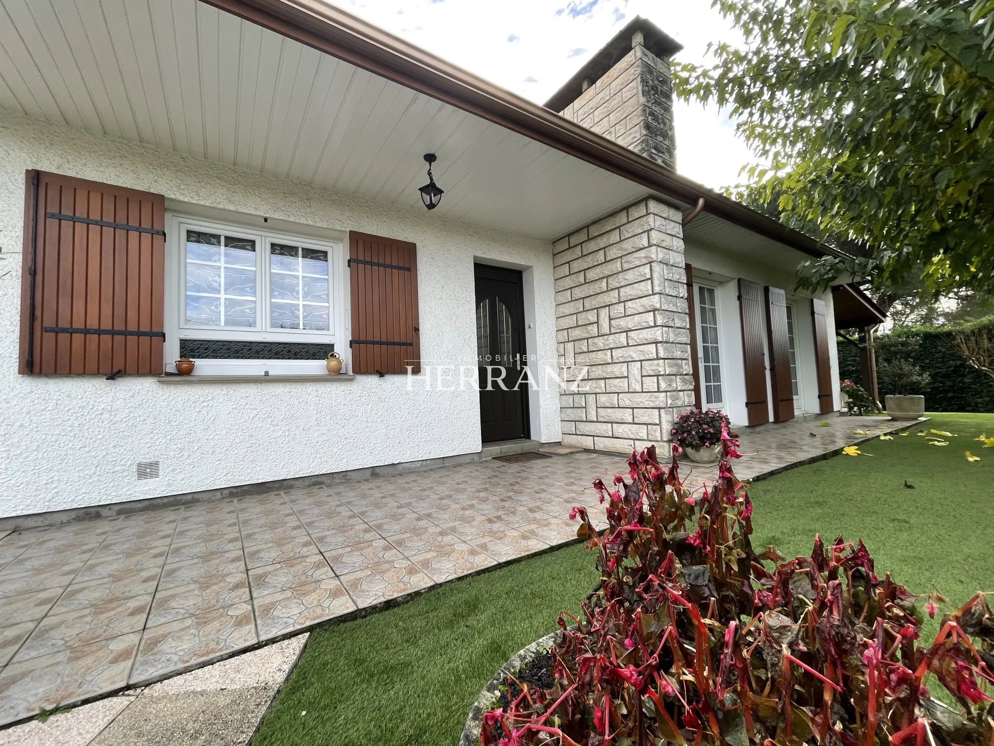 Maison de plain-pied à Libourne avec garage et jardin 