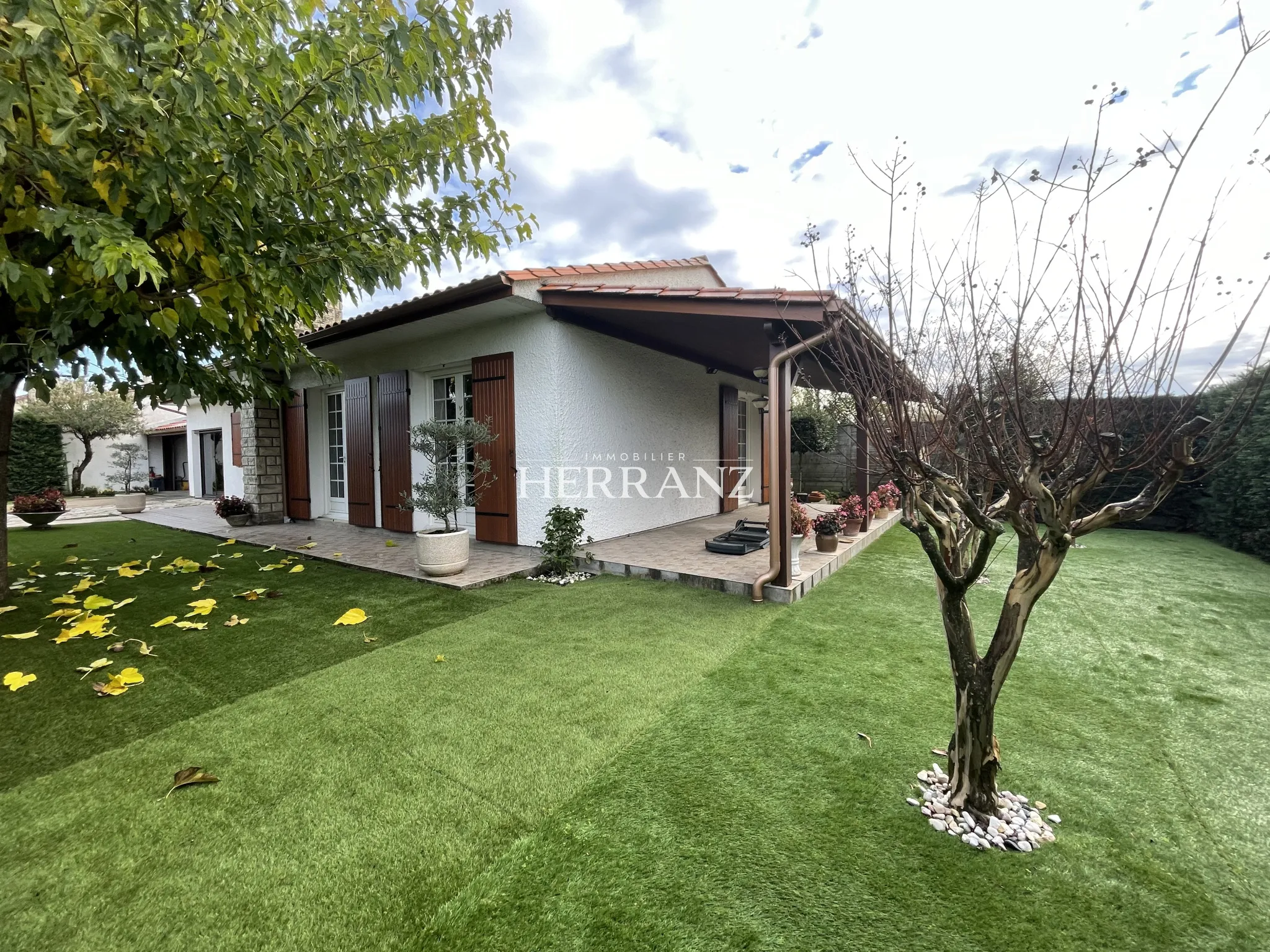 Maison de plain-pied à Libourne avec garage et jardin 