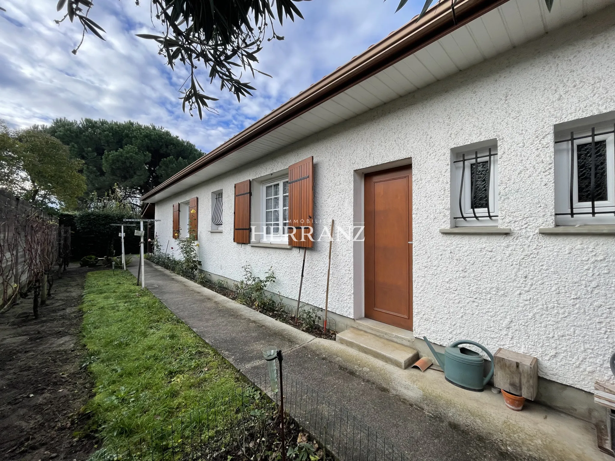 Maison de plain-pied à Libourne avec garage et jardin 