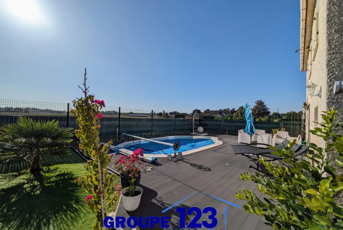 Superbe Pavillon à Bonnard avec Piscine Chauffée et Vue Dégagée 