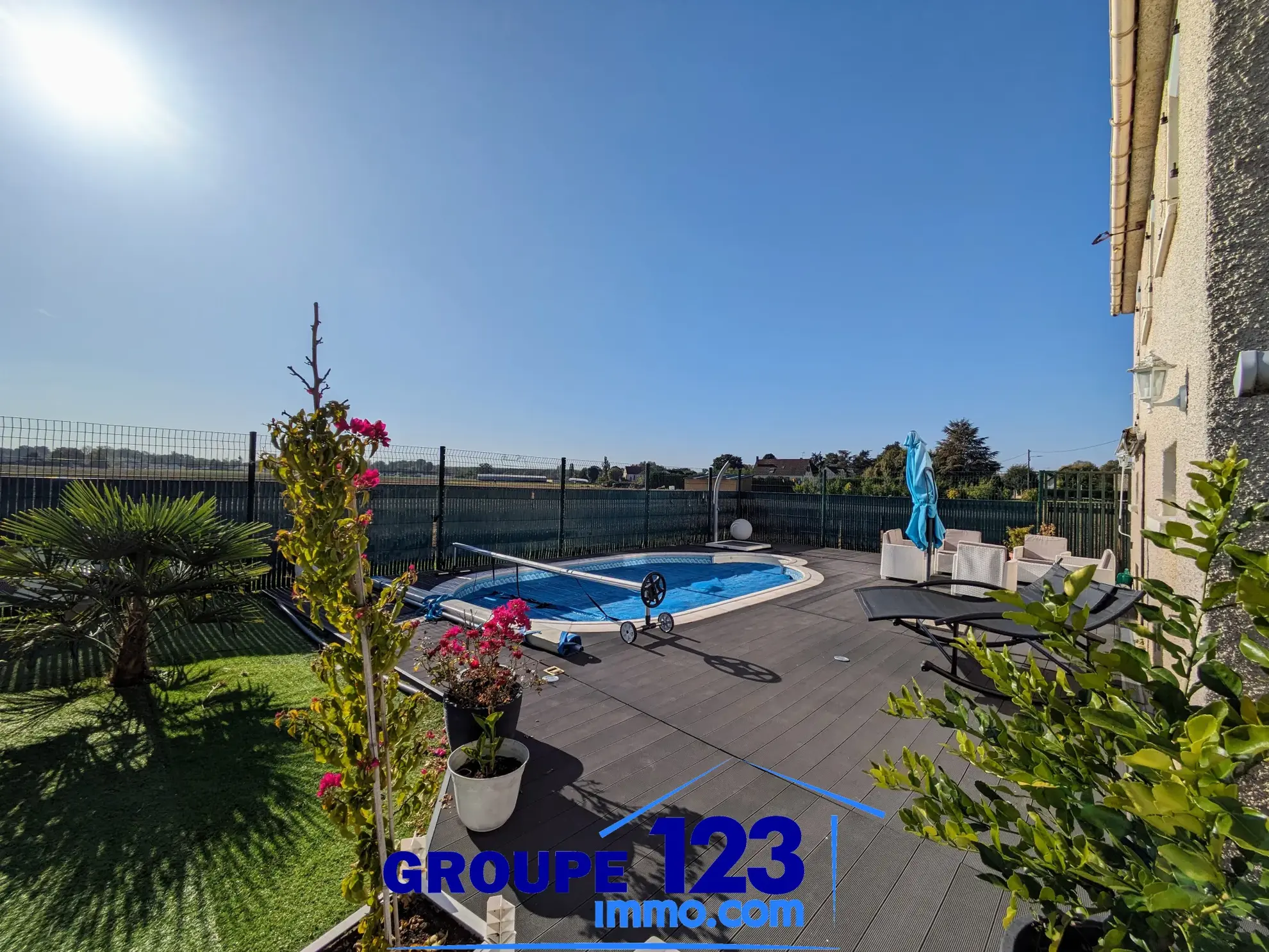 Superbe Pavillon à Bonnard avec Piscine Chauffée et Vue Dégagée 