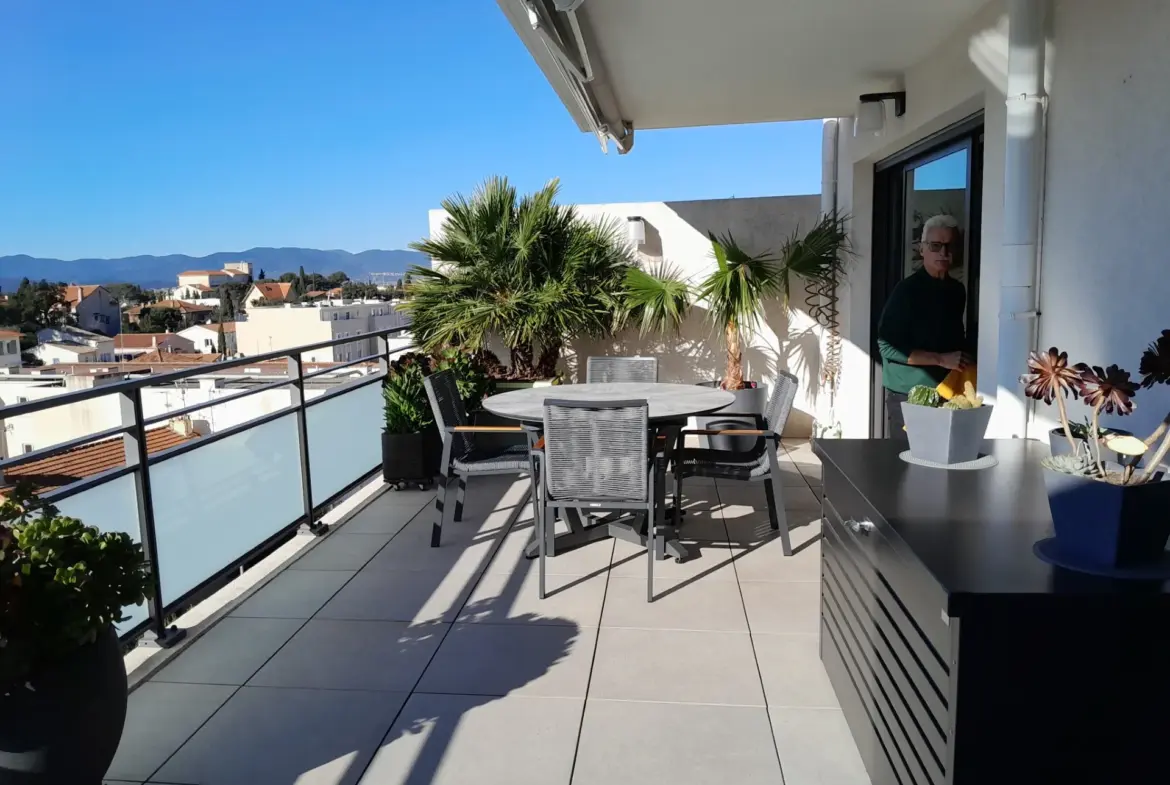 Appartement T4 avec vue mer à Saint-Raphaël au dernier étage 